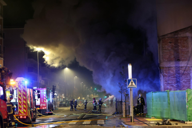 Fotos del incendio en un bazar de la avenida Marcelo Celayeta