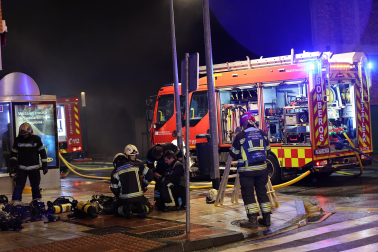 Fotos del incendio en un bazar de la avenida Marcelo Celayeta