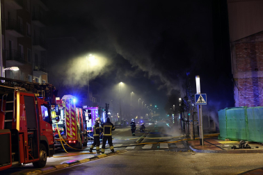 Fotos del incendio en un bazar de la avenida Marcelo Celayeta