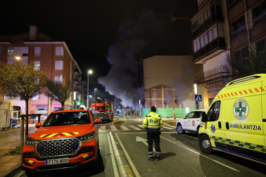 Fotos del incendio en un bazar de la avenida Marcelo Celayeta