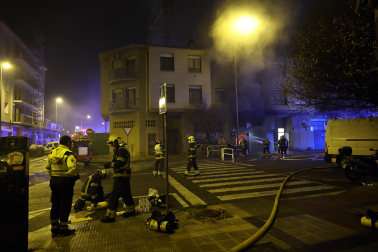 Fotos del incendio en un bazar de la avenida Marcelo Celayeta