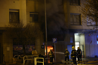 Fotos del incendio en un bazar de la avenida Marcelo Celayeta
