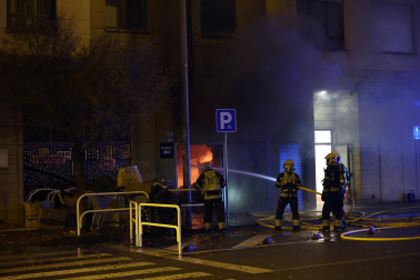 Fotos del incendio en un bazar de la avenida Marcelo Celayeta