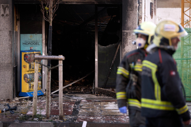 Fotos del incendio en un bazar de la avenida Marcelo Celayeta de la Rochapea
