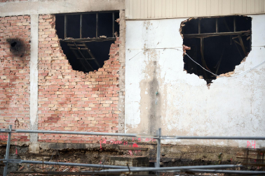 Fotos del incendio en un bazar de la avenida Marcelo Celayeta de la Rochapea
