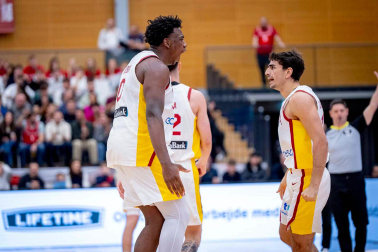 Fotos del estreno del navarro Great Osobor con la selección española
