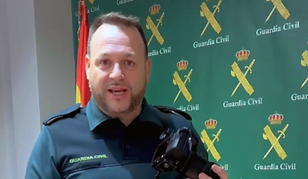 Con motivo de las campañas de Black Friday, Cyber Monday y del inicio de la campaña navideña, la Guardia Civil de Navarra quiere alertar de que internet vuelve a convertirse en uno de los principales escenarios utilizados por los delincuentes para engañar a consumidores. Durante estas semanas se registra tradicionalmente un incremento de intentos de fraude vinculados al comercio online, especialmente en páginas falsas, suplantación de marcas y envíos masivos de mensajes fraudulentos a nuestros teléfonos.