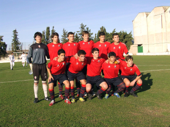 Mikel Merino, agachado a la izquierda, con el Cadete de Osasuna que jugó el Torneo Villa de Cabanillas de 2011