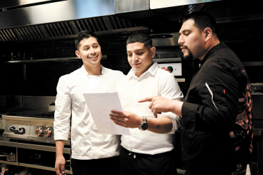 Johan Valencia, Jhoel Armijos y John Arpi, 'Restaurante Snob': "Lo mejor de nuestra trayectoria es ver cómo la gente reconoce el esfuerzo que dedicamos a cada plato"