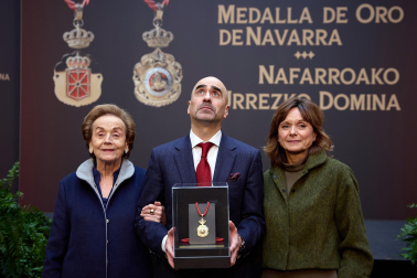 Fotos de la entrega de la Medalla de Oro de Navarra 2025, concedida, a título póstumo, a Manuel Torres
