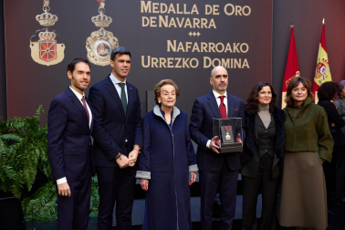 Fotos de la entrega de la Medalla de Oro de Navarra 2025, concedida, a título póstumo, a Manuel Torres