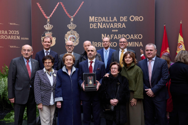 Fotos de la entrega de la Medalla de Oro de Navarra 2025, concedida, a título póstumo, a Manuel Torres
