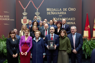 Fotos de la entrega de la Medalla de Oro de Navarra 2025, concedida, a título póstumo, a Manuel Torres