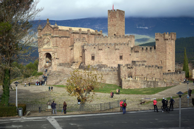 Fotos de la misa en el castillo de Javier por el Día de Navarra y la festividad de San Francisco Javier