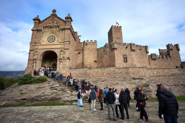 Fotos de la misa en el castillo de Javier por el Día de Navarra y la festividad de San Francisco Javier