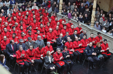 Koldo García (a la izquierda en la tercera fila), durante el Día del Policía, en 2015, cuando recibió la condecoración