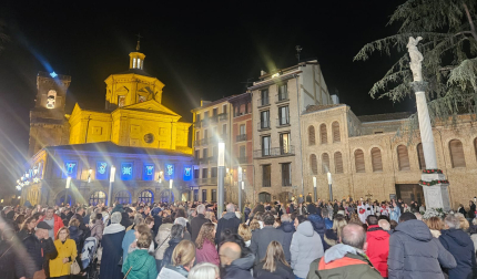 Vídeo de los fuegos artificiales en el encendido de luces de Navidad de la parroquia de San Lorenzo