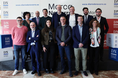 Abajo y de izda. a dcha., Pello Sarratea (ganadero), Antonio López (Carrefour), Andrea Urzáiz (Aceites Artajo), Jesús Martínez (Benitoren), Eder Mena (Eroski), Maitane Bueno (Laboral Kutxa). Arriba, Cristina Lecumberri (Congelados de Navarra), Carlos Fernández Valdivielso (CEN), Iñaki Ecai (Adefan), Tomás Antoñana (Inuerrieta), Eduardo Elizalde (Laboral Kutxa), Gonzalo Zozaya (Lico Norte) y Mikel Purroy (Grupo Desobediente)