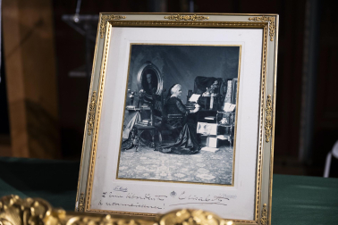 Foto del contenido de los 4 baúles del legado de Pablo Sarasate que se extraviaron entre 1985 y 1991