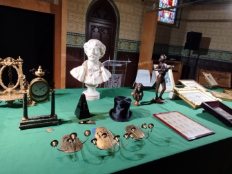 Foto del contenido de los 4 baúles del legado de Pablo Sarasate que se extraviaron entre 1985 y 1991