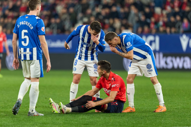 Fotos del choque de la Jornada 17 con triunfo rojillo en El Sadar gracias a los goles de Budimir, por partida doble, y Raúl García de Haro