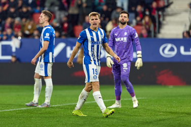 Fotos del choque de la Jornada 17 con triunfo rojillo en El Sadar gracias a los goles de Budimir, por partida doble, y Raúl García de Haro