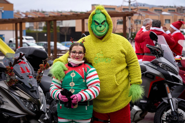 Moteros disfrazados de Papá Noel en Mutilva