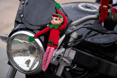 Moteros disfrazados de Papá Noel en Mutilva