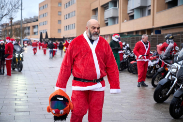 Moteros disfrazados de Papá Noel en Mutilva