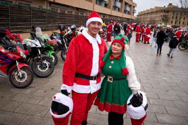 Moteros disfrazados de Papá Noel en Mutilva