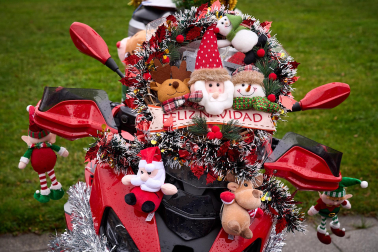 Moteros disfrazados de Papá Noel en Mutilva