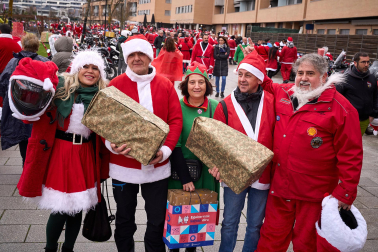 Moteros disfrazados de Papá Noel en Mutilva