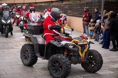 Moteros disfrazados de Papá Noel en Mutilva