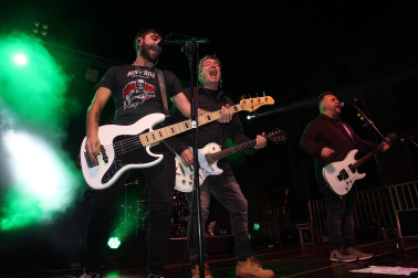 Foto del concierto del grupo de Alfredo Piedrafita (ex de Barricada) en la gira Siempre Barricada en Tudela