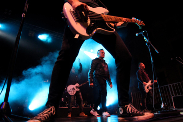 Foto del concierto del grupo de Alfredo Piedrafita (ex de Barricada) en la gira Siempre Barricada en Tudela
