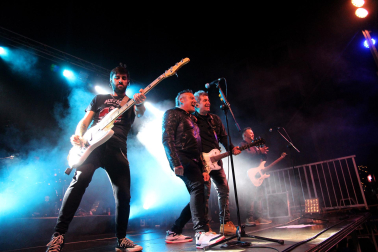 Foto del concierto del grupo de Alfredo Piedrafita (ex de Barricada) en la gira Siempre Barricada en Tudela