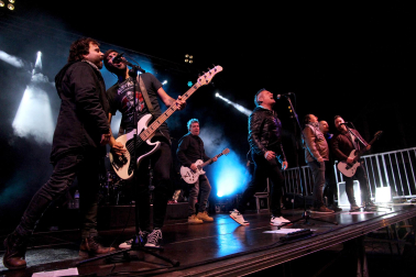 Foto del concierto del grupo de Alfredo Piedrafita (ex de Barricada) en la gira Siempre Barricada en Tudela