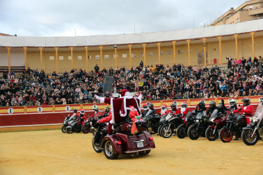 Fotos del recibimiento de Papá Noel en Tudela.