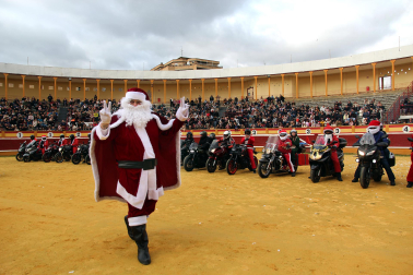 Fotos del recibimiento de Papá Noel en Tudela.