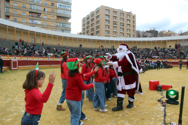 Fotos del recibimiento de Papá Noel en Tudela.