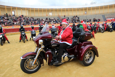 Fotos del recibimiento de Papá Noel en Tudela.