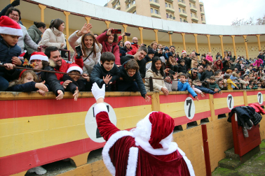 Fotos del recibimiento de Papá Noel en Tudela.