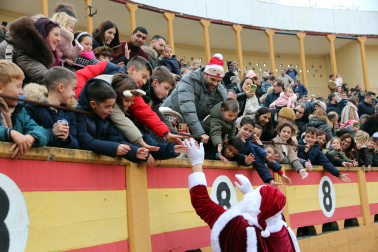 Fotos del recibimiento de Papá Noel en Tudela.