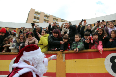 Fotos del recibimiento de Papá Noel en Tudela.