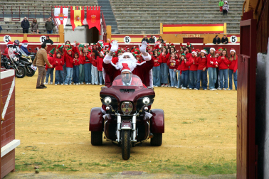 Fotos del recibimiento de Papá Noel en Tudela.