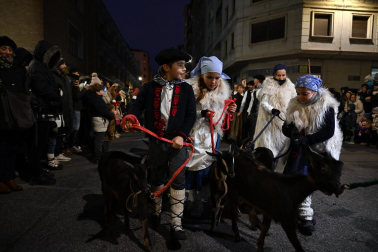 Miles de pamploneses y pamplonesas disfrutaron con la comitiva del Olentzero este miércoles, 24 de diciembre