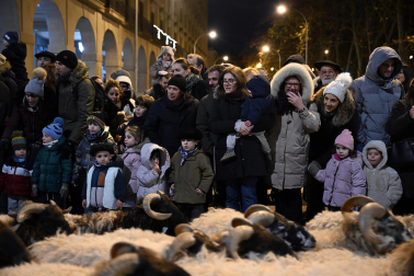 Miles de pamploneses y pamplonesas disfrutaron con la comitiva del Olentzero este miércoles, 24 de diciembre