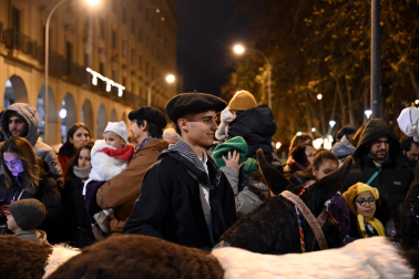 Miles de pamploneses y pamplonesas disfrutaron con la comitiva del Olentzero este miércoles, 24 de diciembre