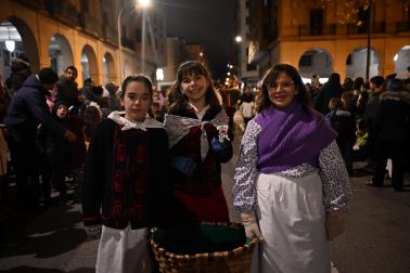 Miles de pamploneses y pamplonesas disfrutaron con la comitiva del Olentzero este miércoles, 24 de diciembre