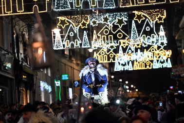 Miles de pamploneses y pamplonesas disfrutaron con la comitiva del Olentzero este miércoles, 24 de diciembre